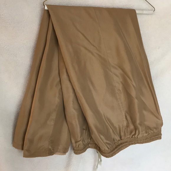 ***Women’s leisure stretch pants.*** - Picture 5 of 8